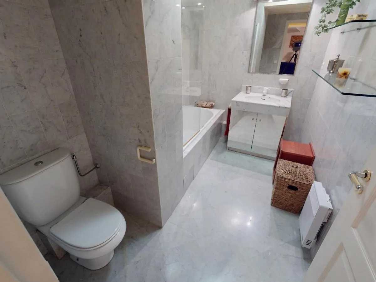 Grand 2P Face Mer Avec Balcon, Parking, Piscine Et Spa En Centre-Ville A Menton - Fr-1-196-284 Apartment