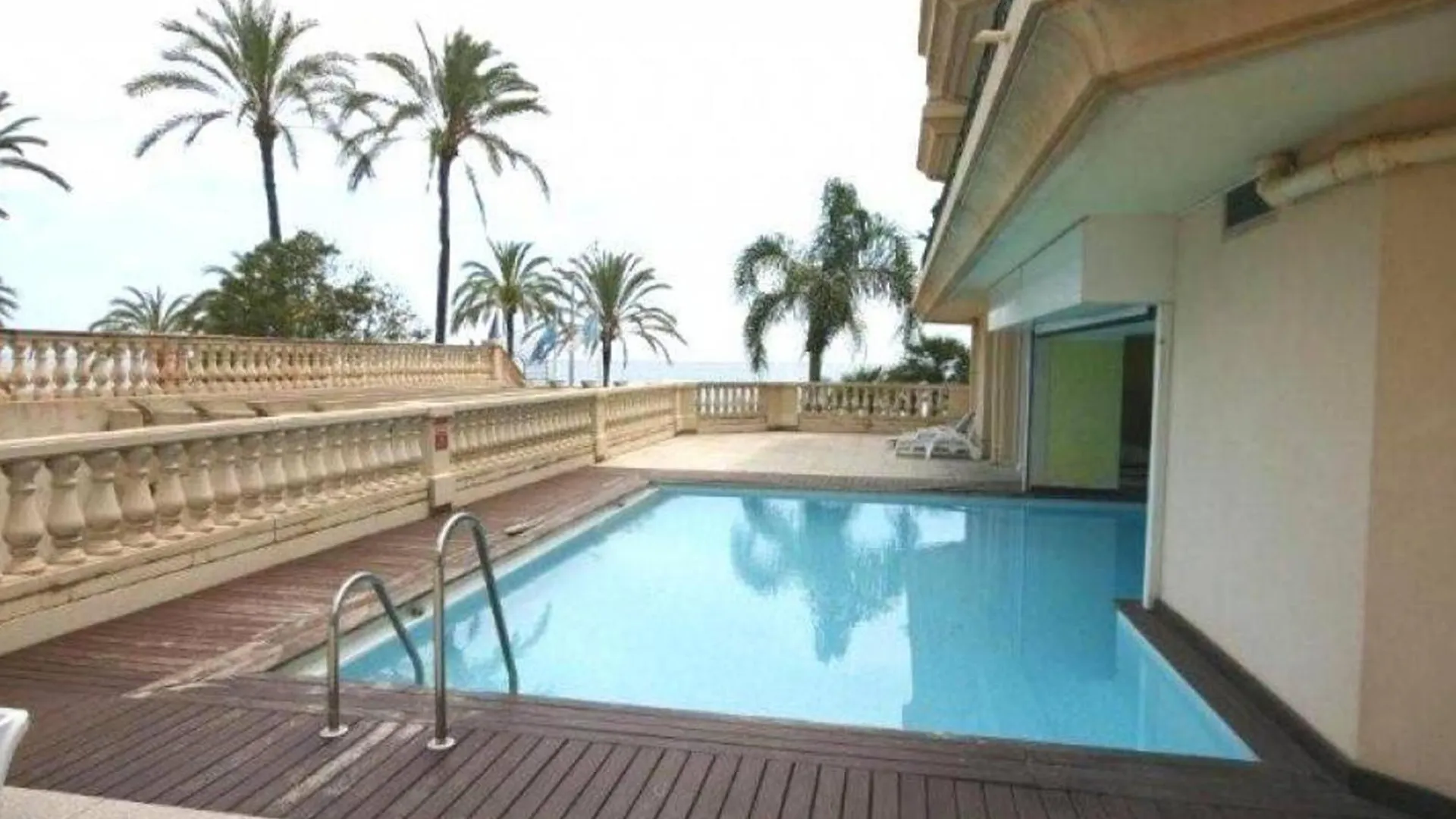 Grand 2P Face Mer Avec Balcon, Parking, Piscine Et Spa En Centre-Ville A Menton - Fr-1-196-284 Apartment